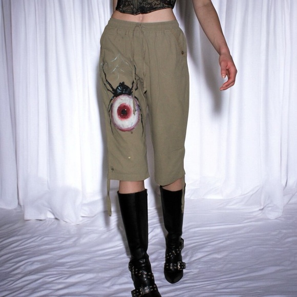 Hand painted spider eyeball khaki capri pants - Picture 3 of 9